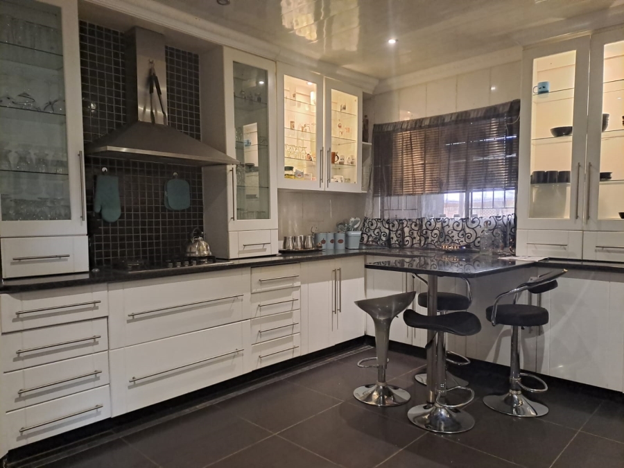 4 Bedroom Property for Sale in La Hoff North West